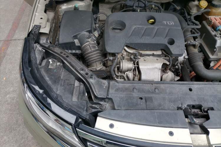 Used Roewe i6 New Energy 2017 45T Hybrid Connect & Smart Enjoyment Edition Engine Bay Right