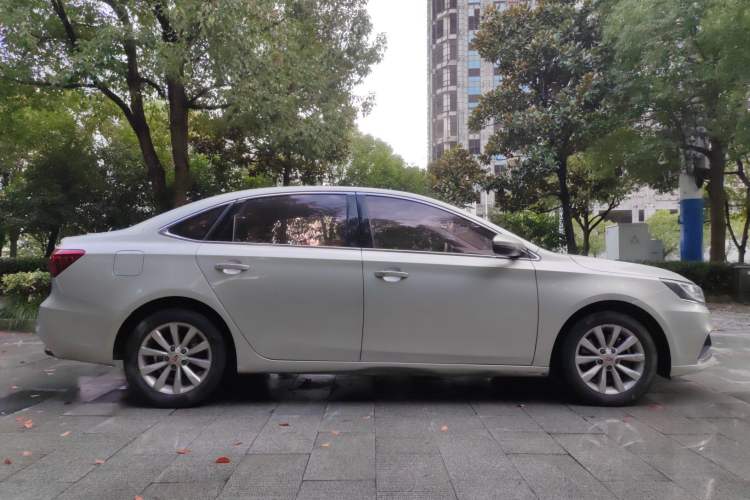 Used Roewe i6 New Energy 2017 45T Hybrid Connect & Smart Enjoyment Edition Exterior 2