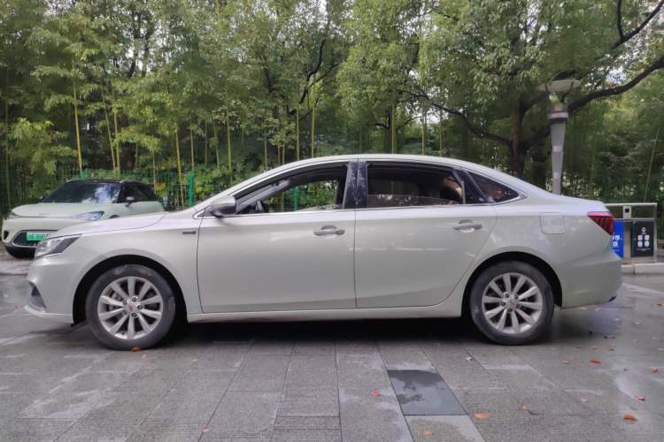 Used Roewe i6 New Energy 2017 45T Hybrid Connect & Smart Enjoyment Edition Exterior 5