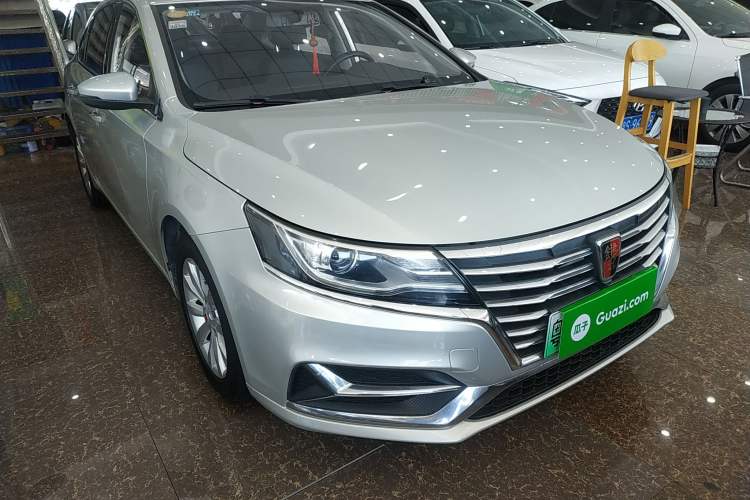 Used Roewe i6 New Energy 2017 45T Hybrid Connect & Smart Enjoyment Edition Front Right 45 Deg