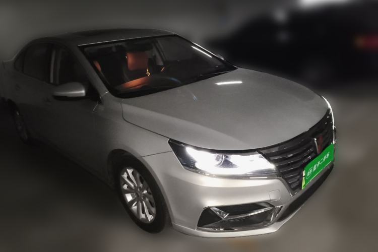 Used Roewe i6 New Energy 2017 45T Hybrid Connect & Smart Enjoyment Edition Front Right 45 Deg