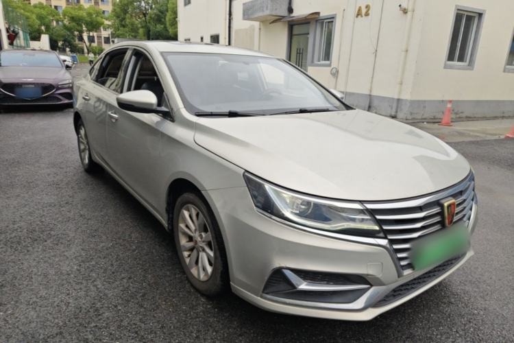 Used Roewe i6 New Energy 2017 45T Hybrid Connect & Smart Enjoyment Edition Front Right 45 Deg