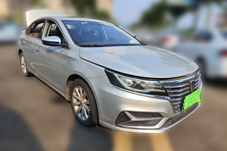 Used Roewe i6 New Energy 2017 45T Hybrid Connect & Smart Enjoyment Edition Front Right 45 Deg