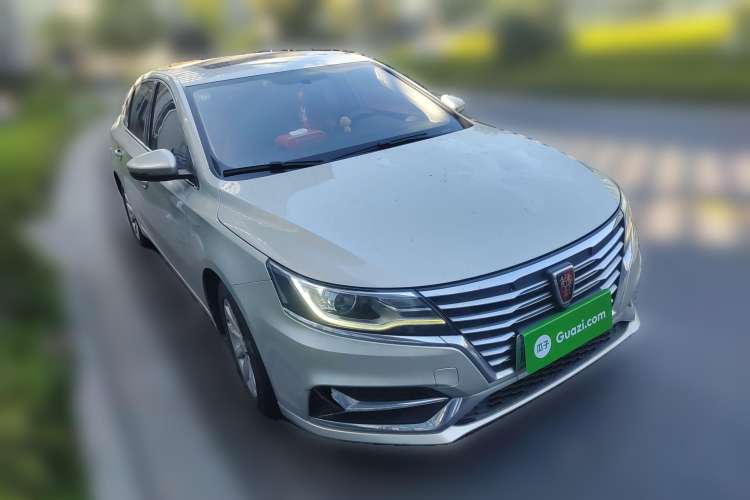 Used Roewe i6 New Energy 2017 45T Hybrid Connect & Smart Enjoyment Edition Front Right 45 Deg