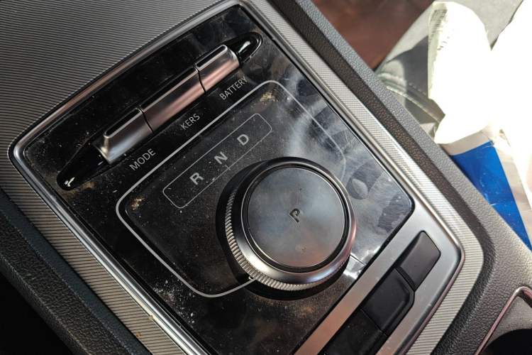 Used Roewe i6 New Energy 2017 45T Hybrid Connective Smart Luxury Edition Gear Lever