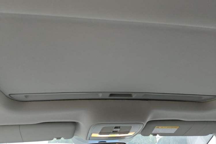 Used Roewe i6 New Energy 2017 45T Hybrid Connect & Smart Enjoyment Edition Headliner
