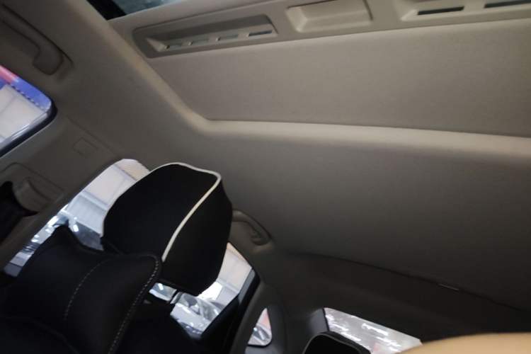 Used Roewe i6 New Energy 2017 45T Hybrid Connect & Smart Enjoyment Edition Headliner