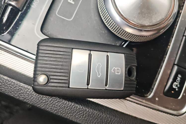 Used Roewe i6 New Energy 2017 45T Hybrid Connect & Smart Enjoyment Edition Interior 1