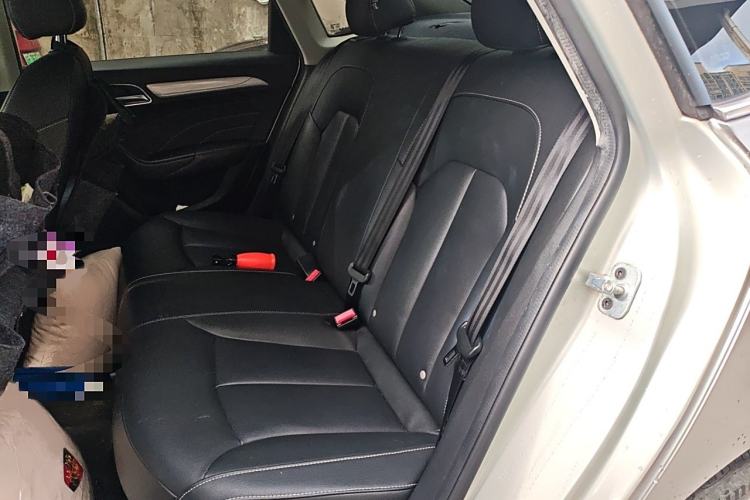 Used Roewe i6 New Energy 2017 45T Hybrid Connect & Smart Enjoyment Edition Interior 4
