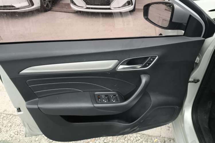 Used Roewe i6 New Energy 2017 45T Hybrid Connective Smart Luxury Edition Left Front Door Interior