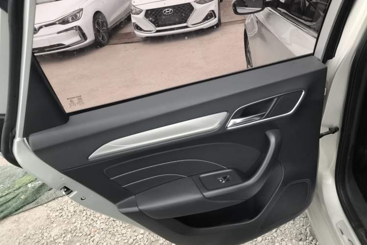 Used Roewe i6 New Energy 2017 45T Hybrid Connective Smart Luxury Edition Left Rear Door Interior