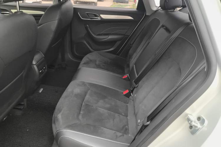 Used Roewe i6 New Energy 2017 45T Hybrid Connective Smart Luxury Edition Left Rear Seat