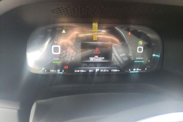 Used Roewe i6 New Energy 2017 45T Hybrid Connect & Smart Enjoyment Edition Odometer Close Up
