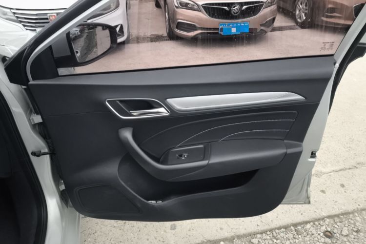 Used Roewe i6 New Energy 2017 45T Hybrid Connective Smart Luxury Edition Right Front Door Interior