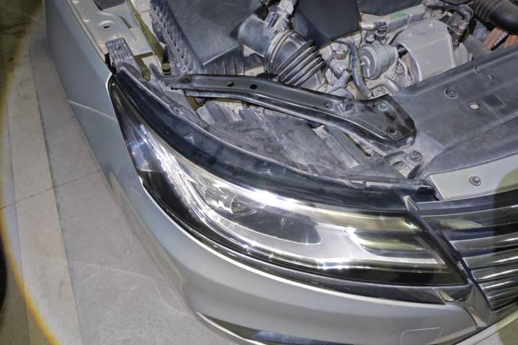 Used Roewe i6 New Energy 2017 45T Hybrid Connect & Smart Enjoyment Edition Right Front Headlight