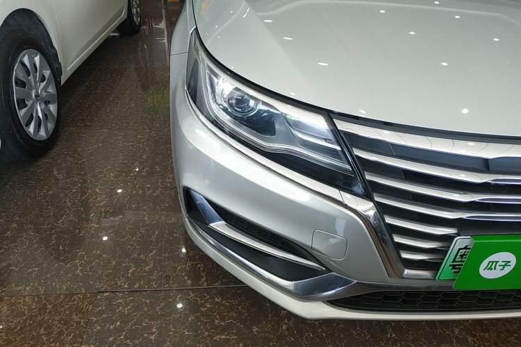 Used Roewe i6 New Energy 2017 45T Hybrid Connect & Smart Enjoyment Edition Right Front Headlight