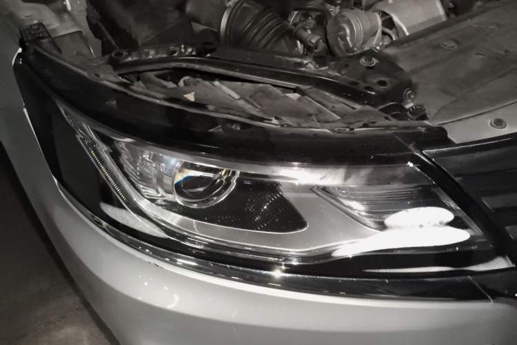 Used Roewe i6 New Energy 2017 45T Hybrid Connect & Smart Enjoyment Edition Right Front Headlight
