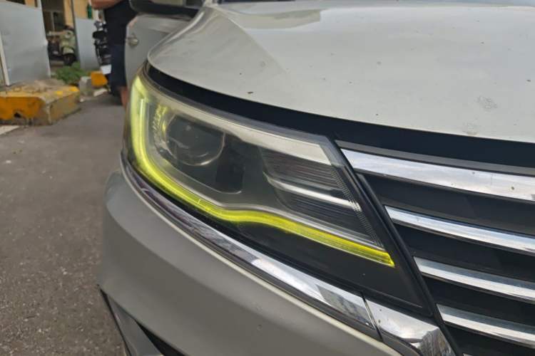 Used Roewe i6 New Energy 2017 45T Hybrid Connect & Smart Enjoyment Edition Right Front Headlight