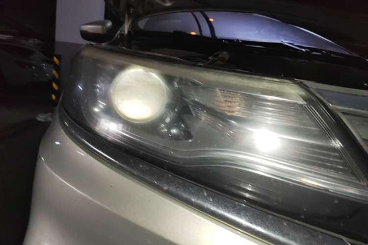Used Roewe i6 New Energy 2017 45T Hybrid Connect & Smart Enjoyment Edition Right Front Headlight