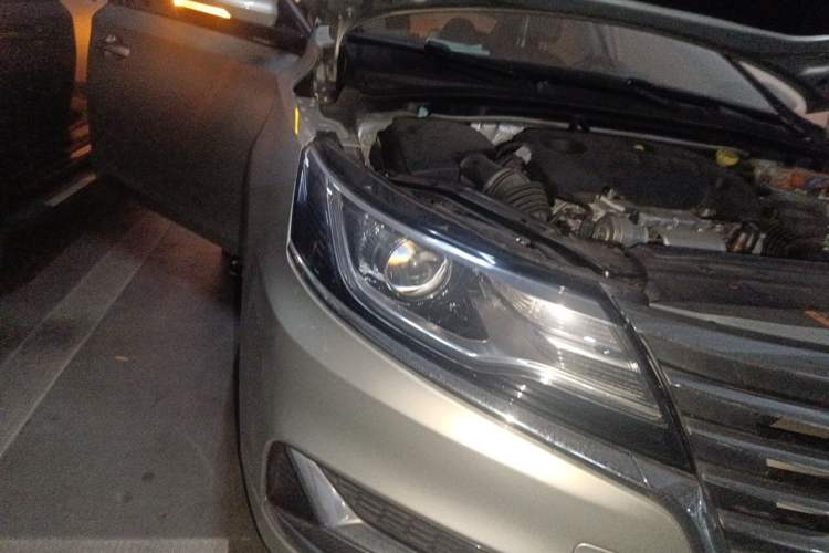 Used Roewe i6 New Energy 2017 45T Hybrid Connect & Smart Enjoyment Edition Right Front Headlight