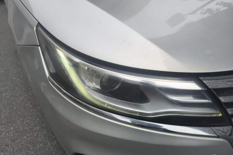 Used Roewe i6 New Energy 2017 45T Hybrid Connect & Smart Enjoyment Edition Right Front Headlight