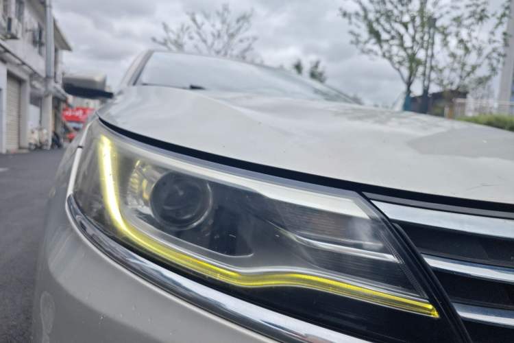 Used Roewe i6 New Energy 2017 45T Hybrid Connect & Smart Enjoyment Edition Right Front Headlight