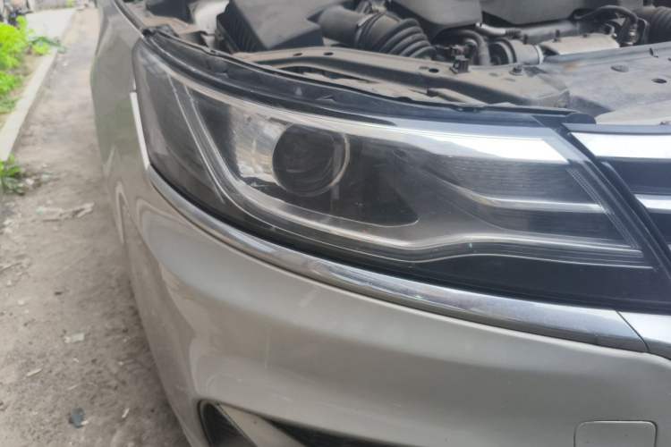 Used Roewe i6 New Energy 2017 45T Hybrid Connect & Smart Enjoyment Edition Right Front Headlight