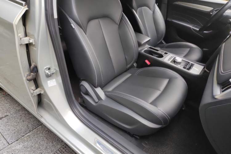 Used Roewe i6 New Energy 2017 45T Hybrid Connect & Smart Enjoyment Edition Right Front Seat