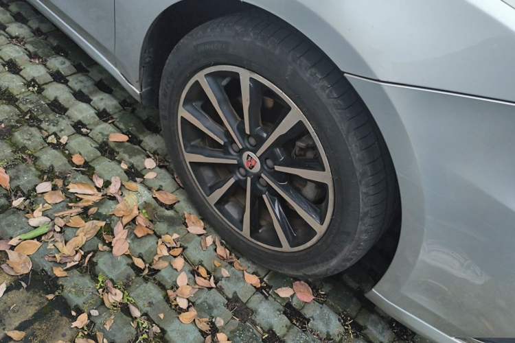 Used Roewe i6 New Energy 2017 45T Hybrid Connective Smart Luxury Edition Right Front Wheel Hub