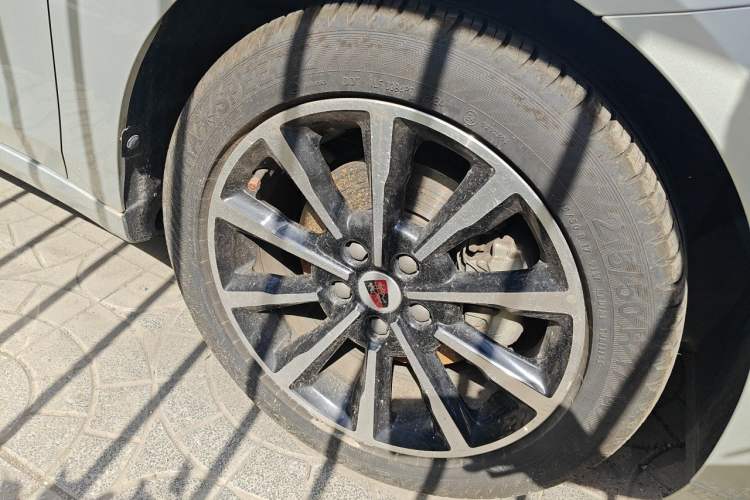 Used Roewe i6 New Energy 2017 45T Hybrid Connective Smart Luxury Edition Right Front Wheel Hub
