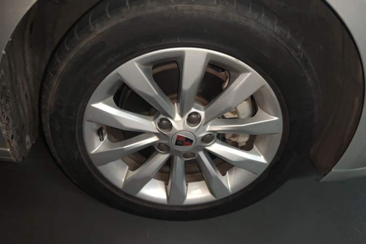Used Roewe i6 New Energy 2017 45T Hybrid Connect & Smart Enjoyment Edition Right Front Wheel Hub