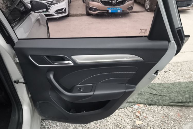 Used Roewe i6 New Energy 2017 45T Hybrid Connective Smart Luxury Edition Right Rear Door Interior