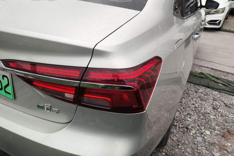 Used Roewe i6 New Energy 2017 45T Hybrid Connective Smart Luxury Edition Right Rear Taillight