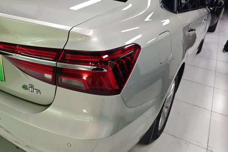 Used Roewe i6 New Energy 2017 45T Hybrid Connect & Smart Enjoyment Edition Right Rear Taillight
