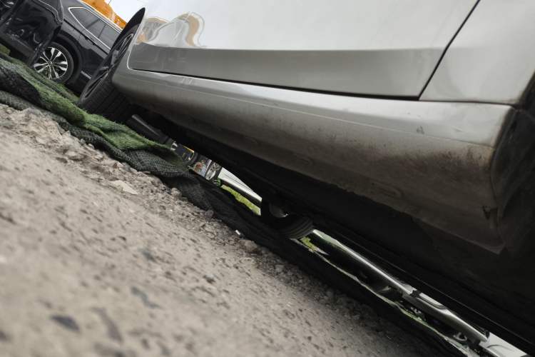 Used Roewe i6 New Energy 2017 45T Hybrid Connective Smart Luxury Edition Right Side Sill
