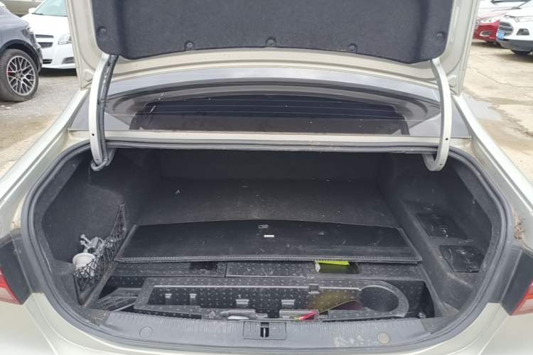 Used Roewe i6 New Energy 2017 45T Hybrid Connect & Smart Enjoyment Edition Trunk