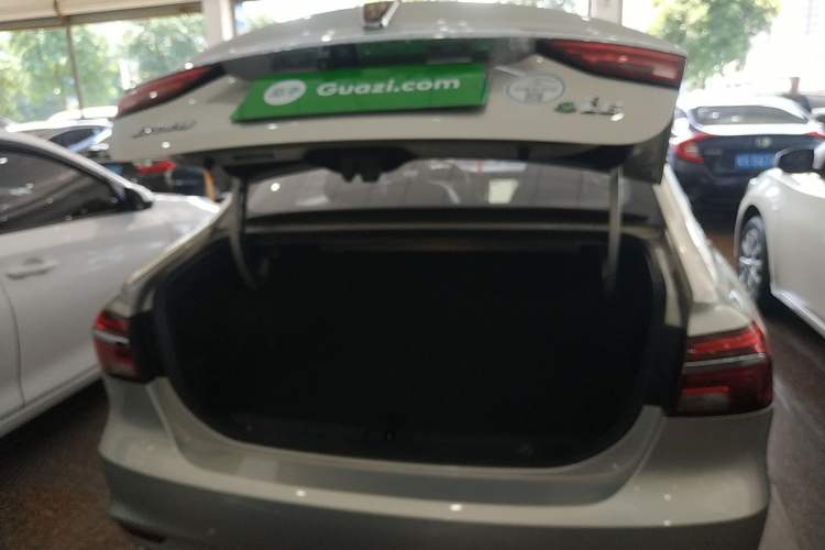 Used Roewe i6 New Energy 2017 45T Hybrid Connect & Smart Enjoyment Edition Trunk
