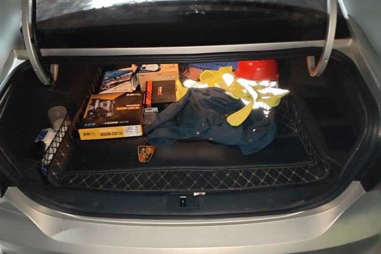 Used Roewe i6 New Energy 2017 45T Hybrid Connect & Smart Enjoyment Edition Trunk