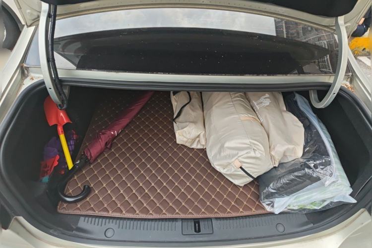 Used Roewe i6 New Energy 2017 45T Hybrid Connect & Smart Enjoyment Edition Trunk