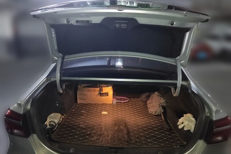 Used Roewe i6 New Energy 2017 45T Hybrid Connect & Smart Enjoyment Edition Trunk