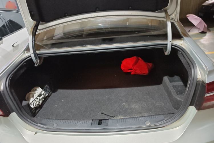 Used Roewe i6 New Energy 2017 45T Hybrid Connect & Smart Enjoyment Edition Trunk