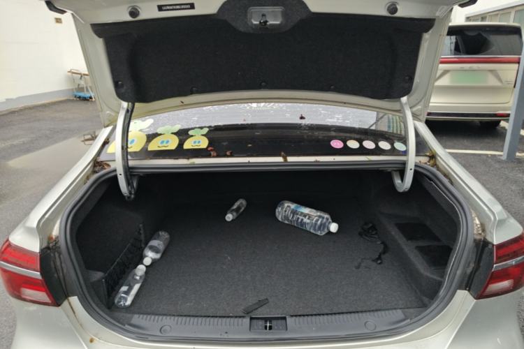 Used Roewe i6 New Energy 2017 45T Hybrid Connect & Smart Enjoyment Edition Trunk