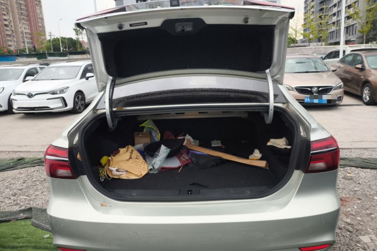 Used Roewe i6 New Energy 2017 45T Hybrid Connective Smart Luxury Edition Trunk