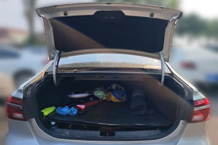 Used Roewe i6 New Energy 2017 45T Hybrid Connect & Smart Enjoyment Edition Trunk
