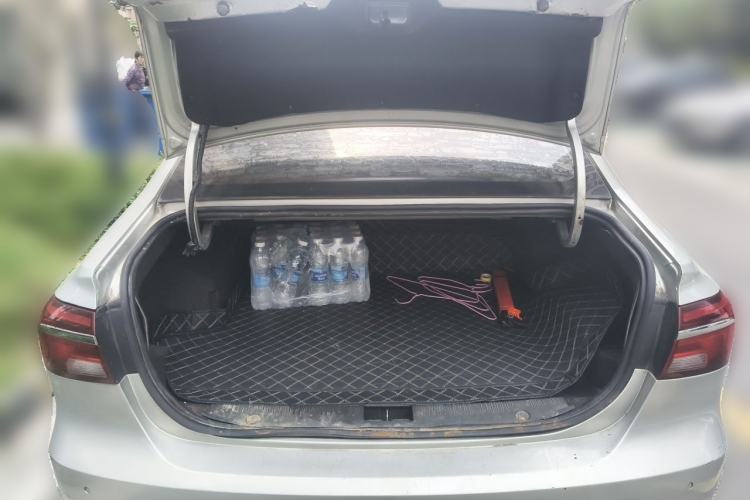Used Roewe i6 New Energy 2017 45T Hybrid Connect & Smart Enjoyment Edition Trunk