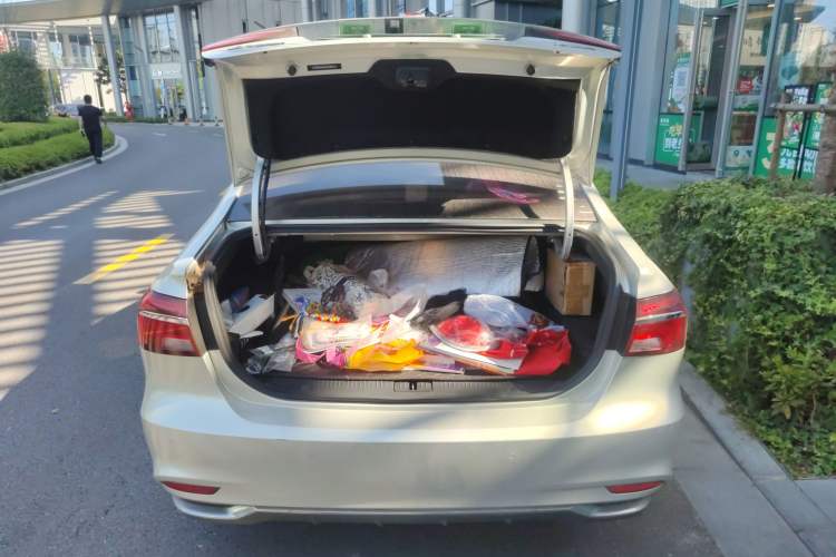 Used Roewe i6 New Energy 2017 45T Hybrid Connect & Smart Enjoyment Edition Trunk