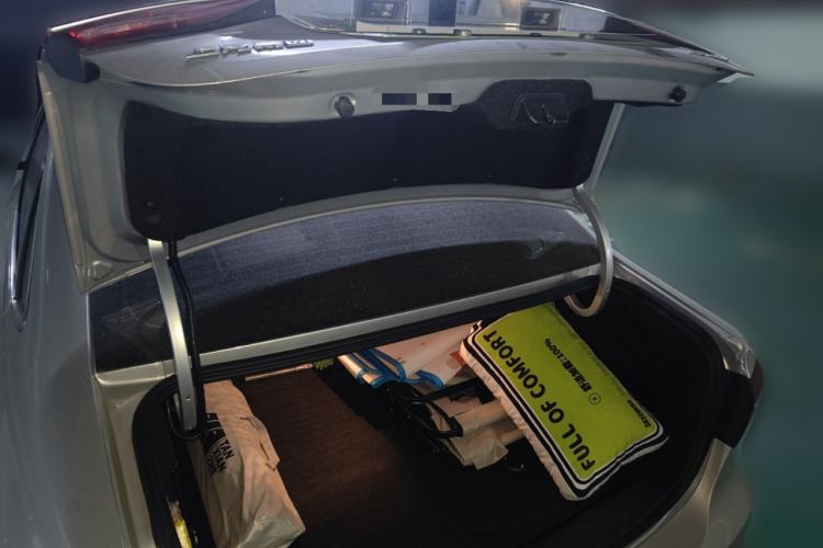 Used Roewe i6 New Energy 2017 45T Hybrid Connect & Smart Enjoyment Edition Trunk
