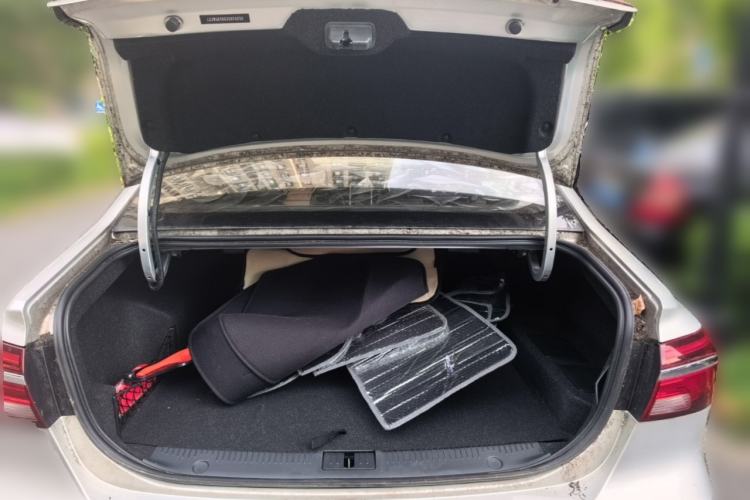 Used Roewe i6 New Energy 2017 45T Hybrid Connect & Smart Enjoyment Edition Trunk