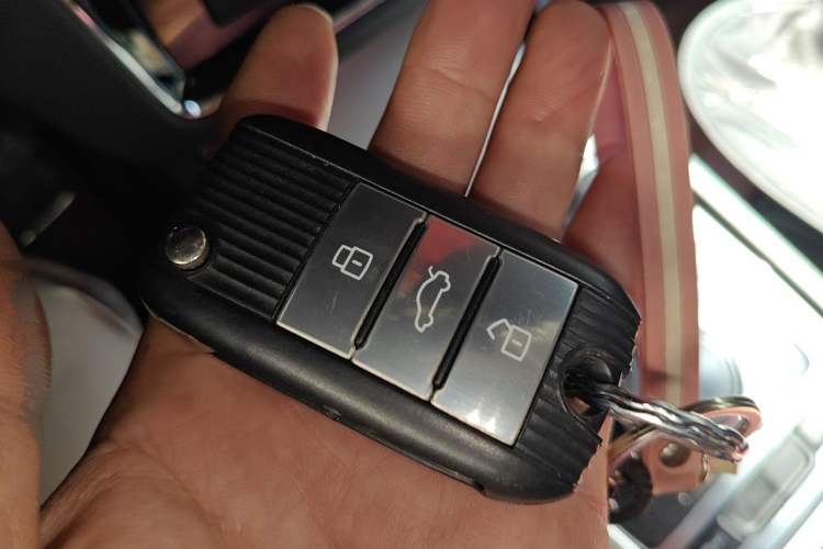 Used Roewe i6 New Energy 2017 45T Hybrid Connective Smart Luxury Edition Vehicle Key
