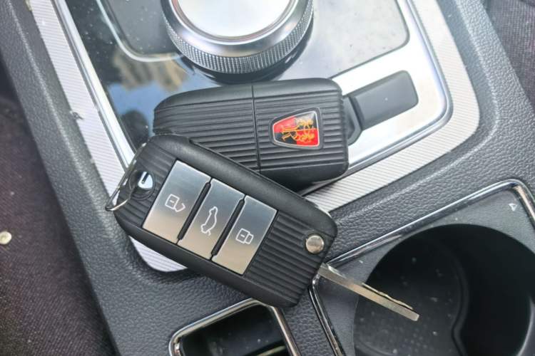 Used Roewe i6 New Energy 2017 45T Hybrid Connect & Smart Enjoyment Edition Vehicle Key